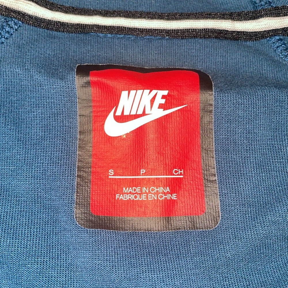Nike asymmetrical zip up jacket - Picture 2 of 4